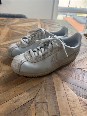 Rare Nike Cortez Women's 8.5 Sneakers in Light Gray with suede snakeskin details